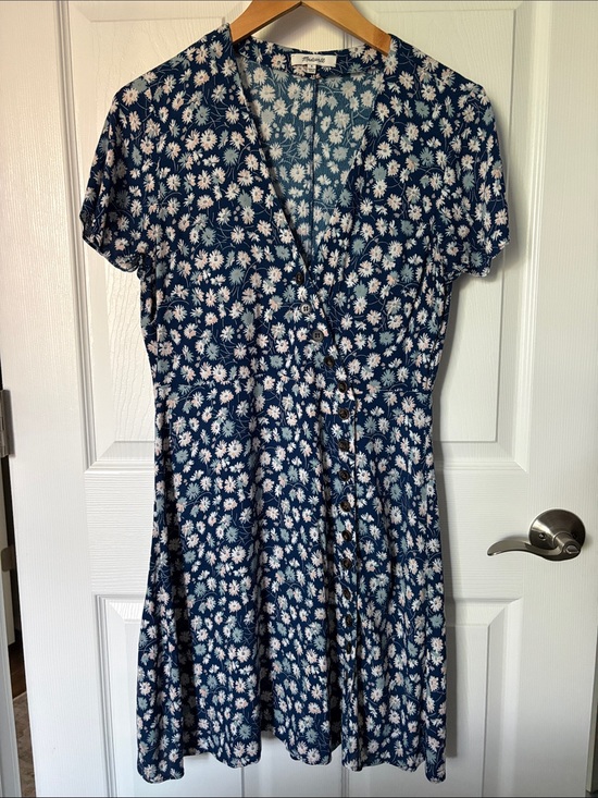 Madewell Dresses & Skirts - Madewell Navy Blue Daisy-Print Button Dress